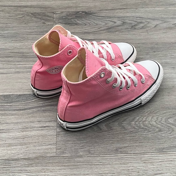 Pink Converse - Picture 2 of 6